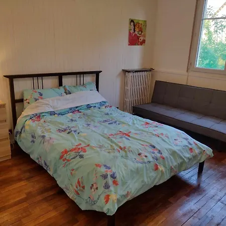 1 Privee 1 A 2 Voyageurs ,cuisine & Toilette Partagees ,1 Private 1 At 2 Guests,shares Kitchen &toilet * Vitry-sur-Seine